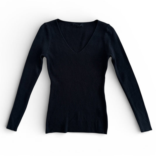 Dzianinowa bluzka w prążek MAUDE / CZARNA