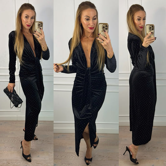 Welurowa sukienka z błyszczącymi dżetami RIA / CZARNA