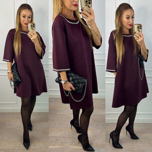 Sukienka z biżuterią DONARIA / BURGUNDOWA