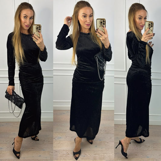 Welurowa sukienka z błyszczącymi dżetami VILEA / CZARNA