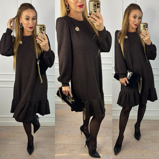 Sukienka z błyszczącą nitką NASTAJA / CZEKOLADOWA