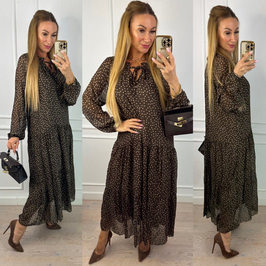 Sukienka z wiskozy i jedwabiu GILISSY / CZEKOLADOWA