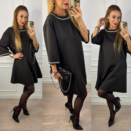 Sukienka z biżuterią DONARIA / CZEKOLADOWA