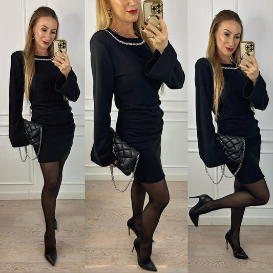 Sukienka z biżuterią HAILLY / CZARNA